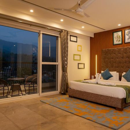Holywater Hotel By Ganga Kinare #150 Mts From Ganga Ghat ริชิเคช ภายนอก รูปภาพ