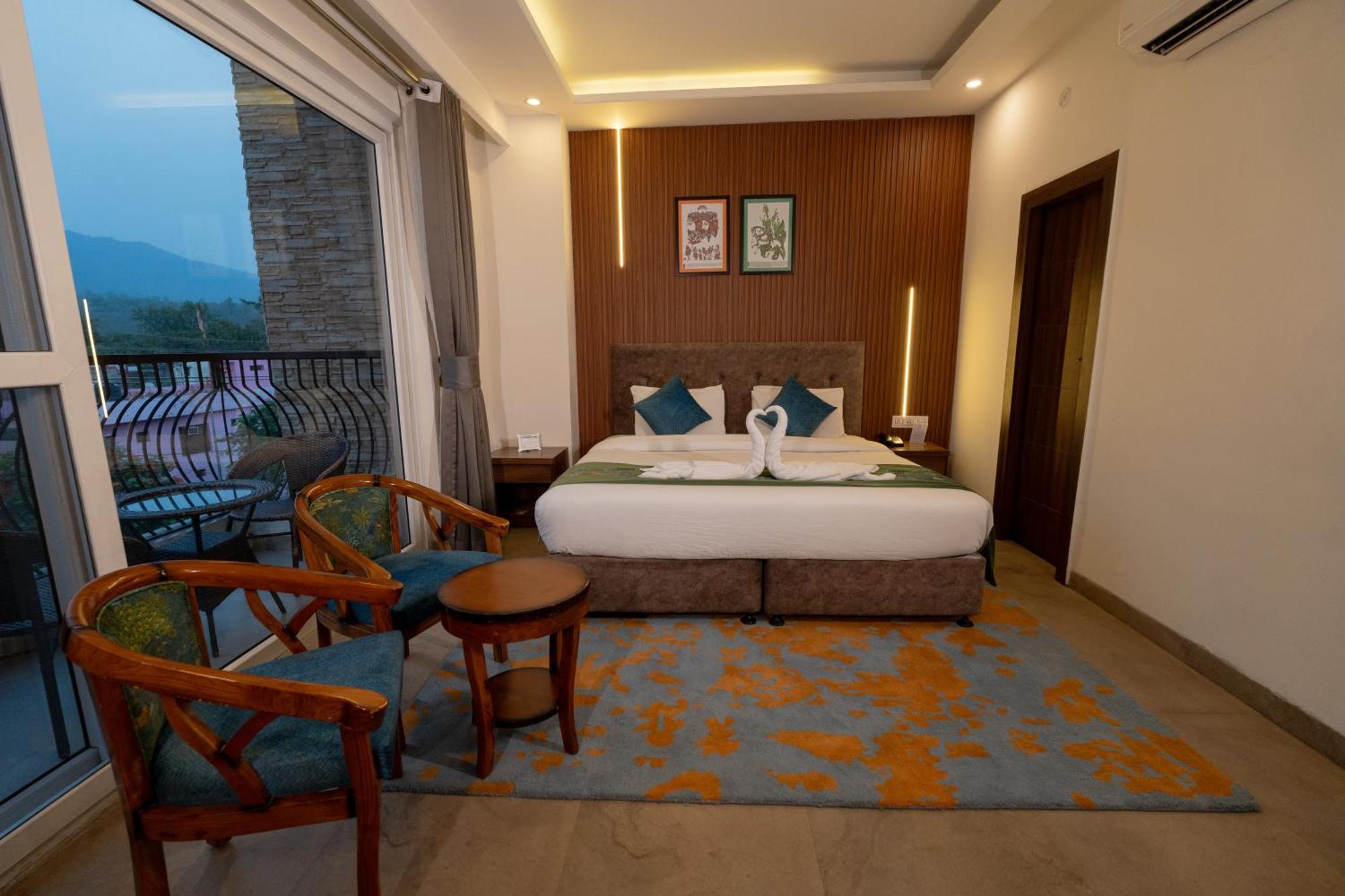 Holywater Hotel By Ganga Kinare #150 Mts From Ganga Ghat ริชิเคช ภายนอก รูปภาพ