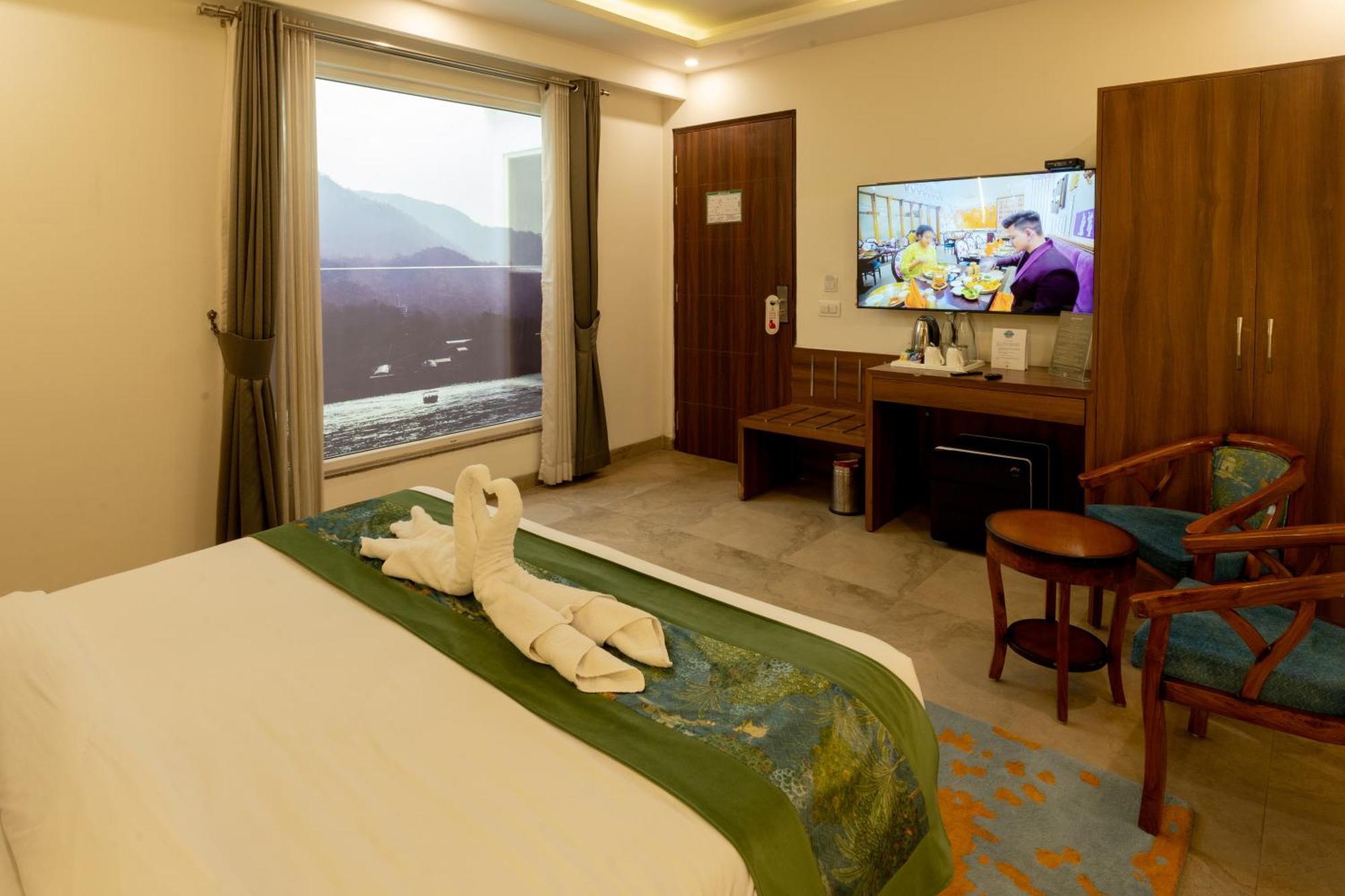 Holywater Hotel By Ganga Kinare #150 Mts From Ganga Ghat ริชิเคช ภายนอก รูปภาพ