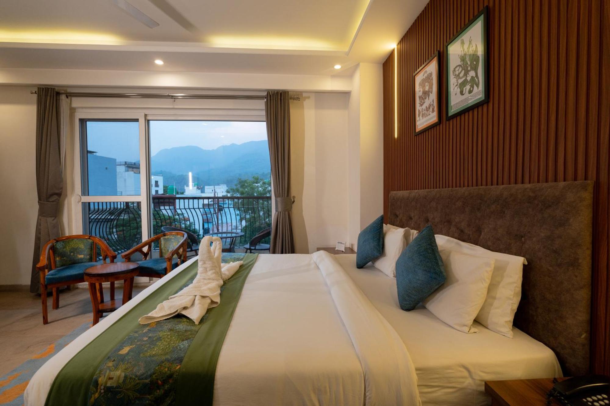 Holywater Hotel By Ganga Kinare #150 Mts From Ganga Ghat ริชิเคช ภายนอก รูปภาพ