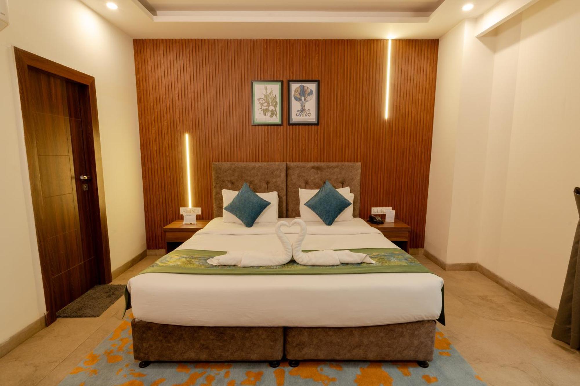 Holywater Hotel By Ganga Kinare #150 Mts From Ganga Ghat ริชิเคช ภายนอก รูปภาพ